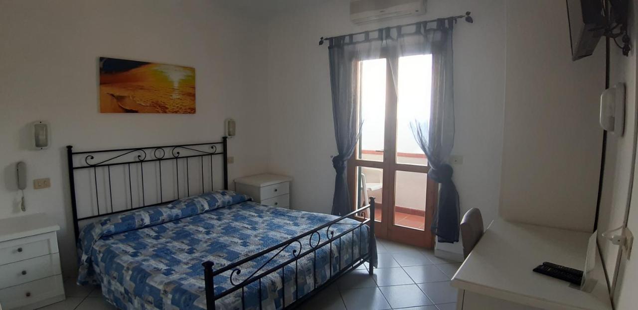 Hotel Oleandro Марчана Екстериор снимка