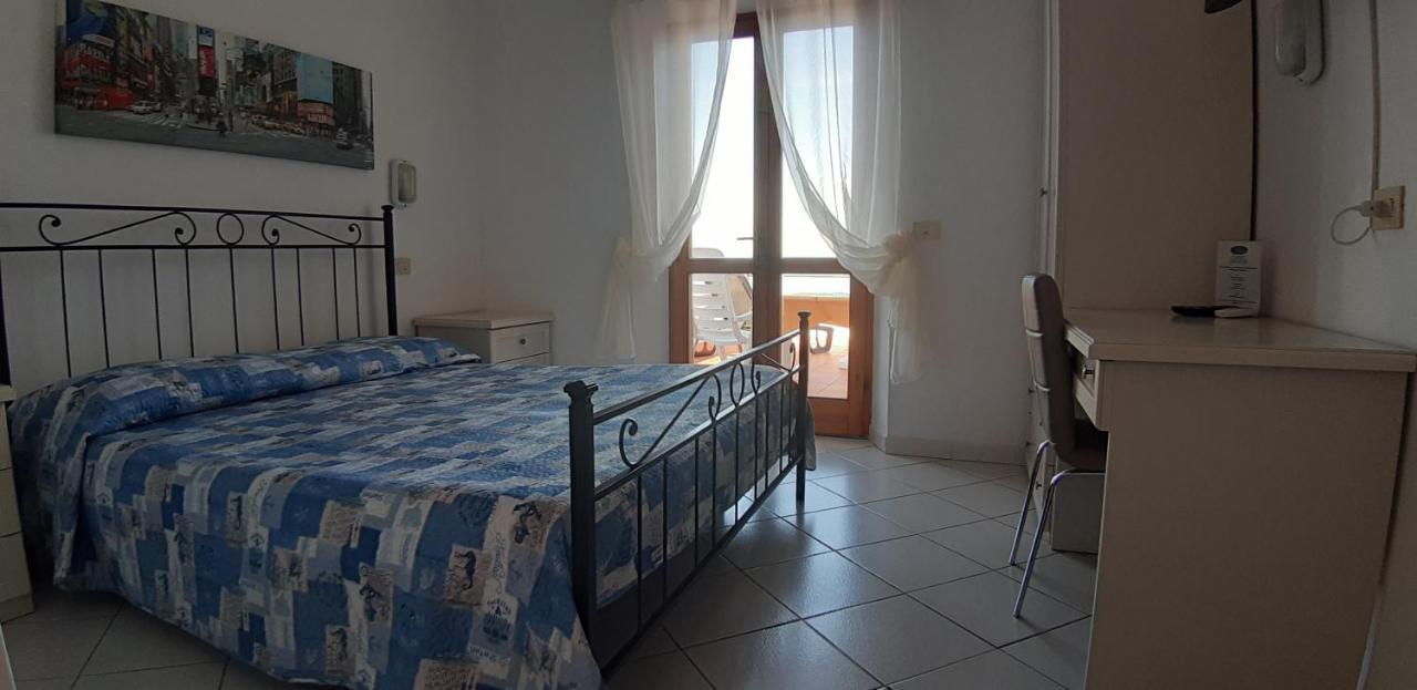 Hotel Oleandro Марчана Екстериор снимка